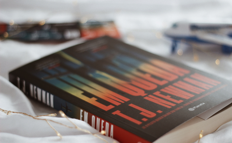 Conheça “Em queda” Livro de Estreia de T. J. Newman