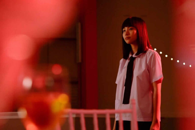 A Garota de Fora - Girl From Nowhere